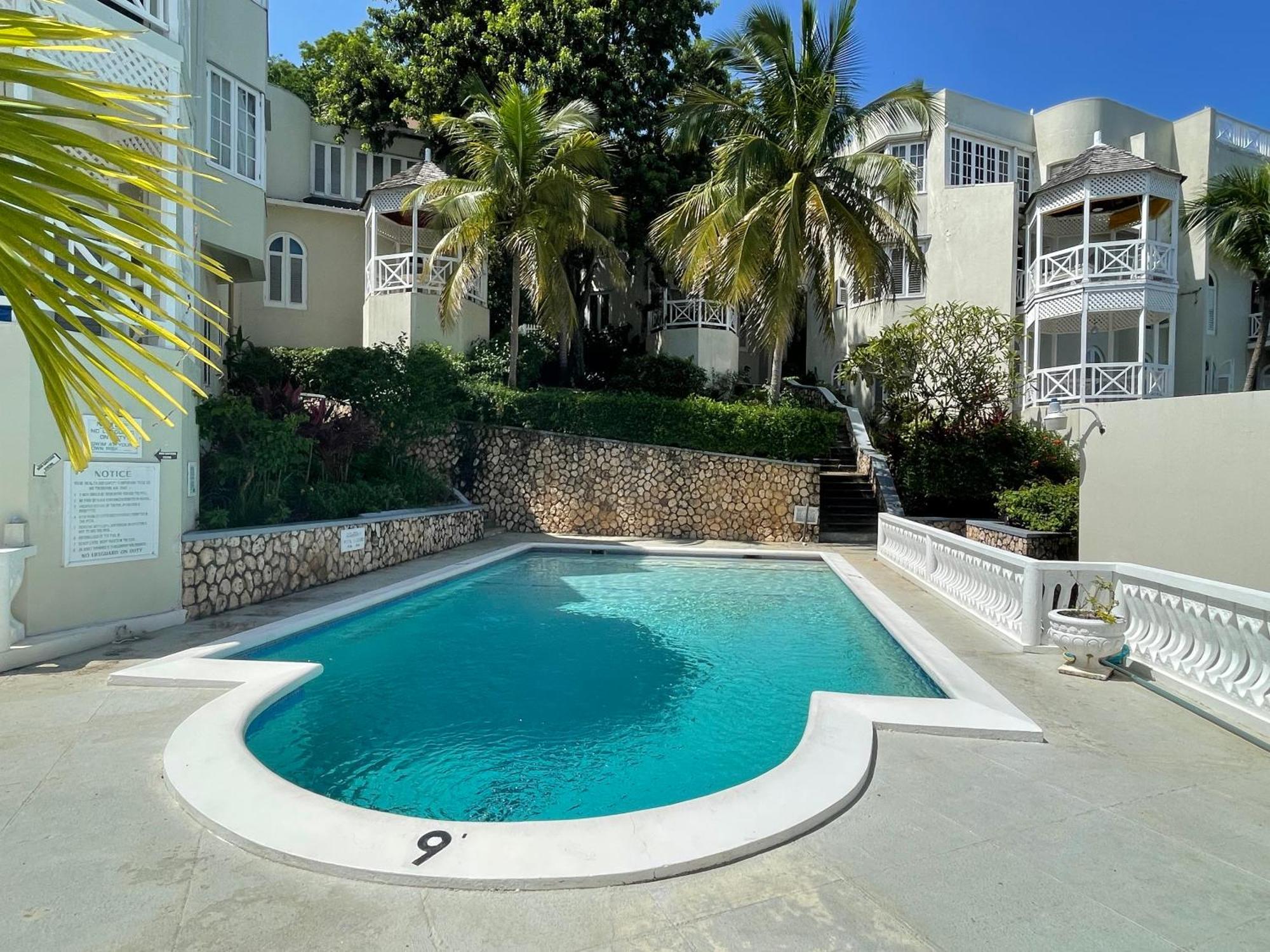 Oceanbreeze Jamaica Penthouse, 7-Minute Walk To Beach Ocho Rios Exterior photo