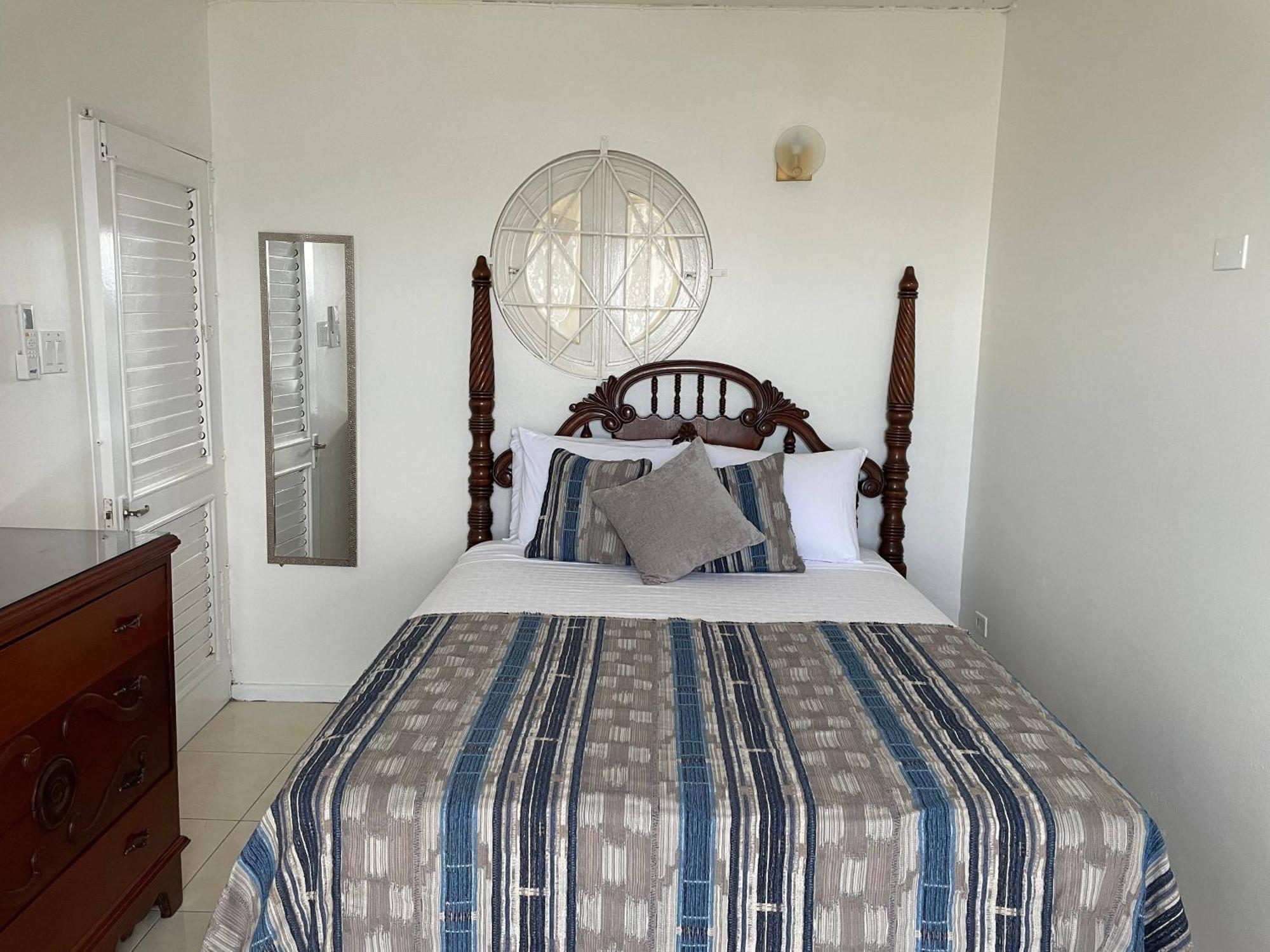 Oceanbreeze Jamaica Penthouse, 7-Minute Walk To Beach Ocho Rios Exterior photo