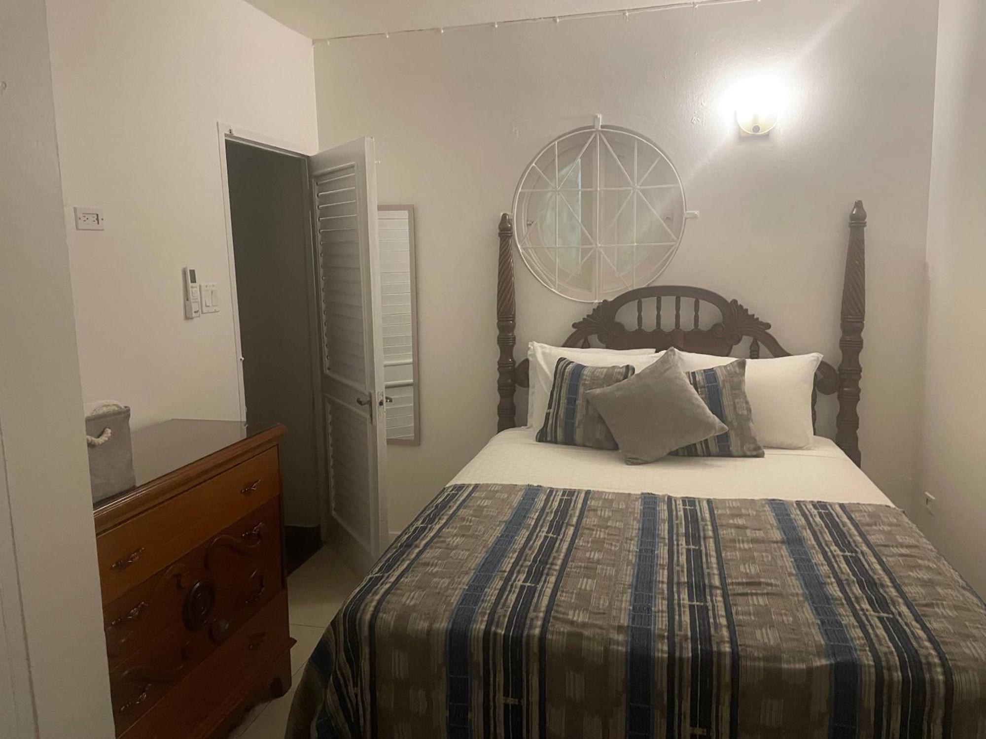 Oceanbreeze Jamaica Penthouse, 7-Minute Walk To Beach Ocho Rios Exterior photo