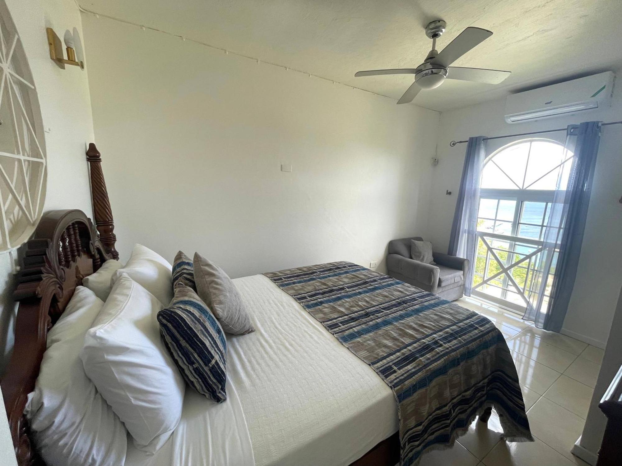 Oceanbreeze Jamaica Penthouse, 7-Minute Walk To Beach Ocho Rios Exterior photo